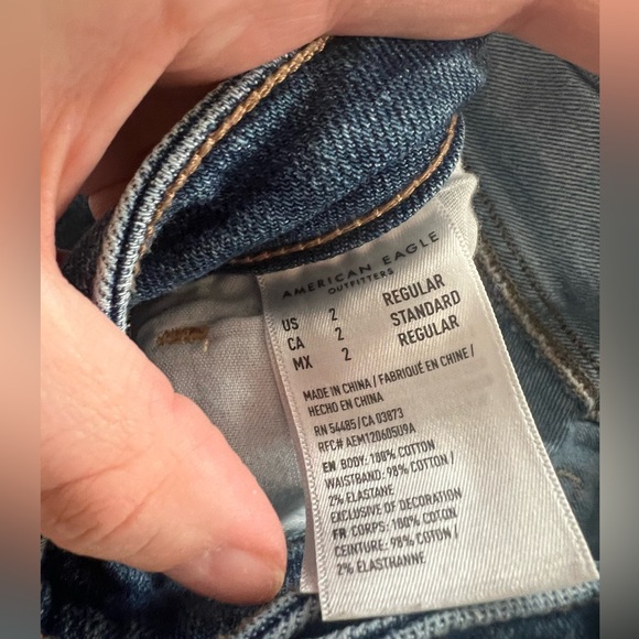 American Eagle Comfort Stretch Waistband Jeans Size 2 - Picture 3 of 4